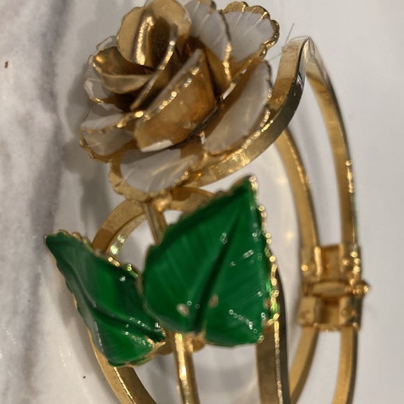 Vintage Giovanni Gold Tone Bracelet - Picture 4 of 4